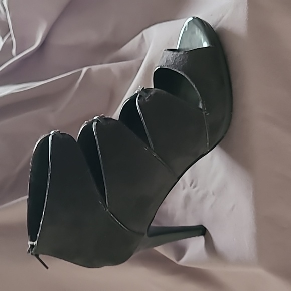 Impo Sassy Grey Suede Bootie - Size 8 - Picture 2 of 5